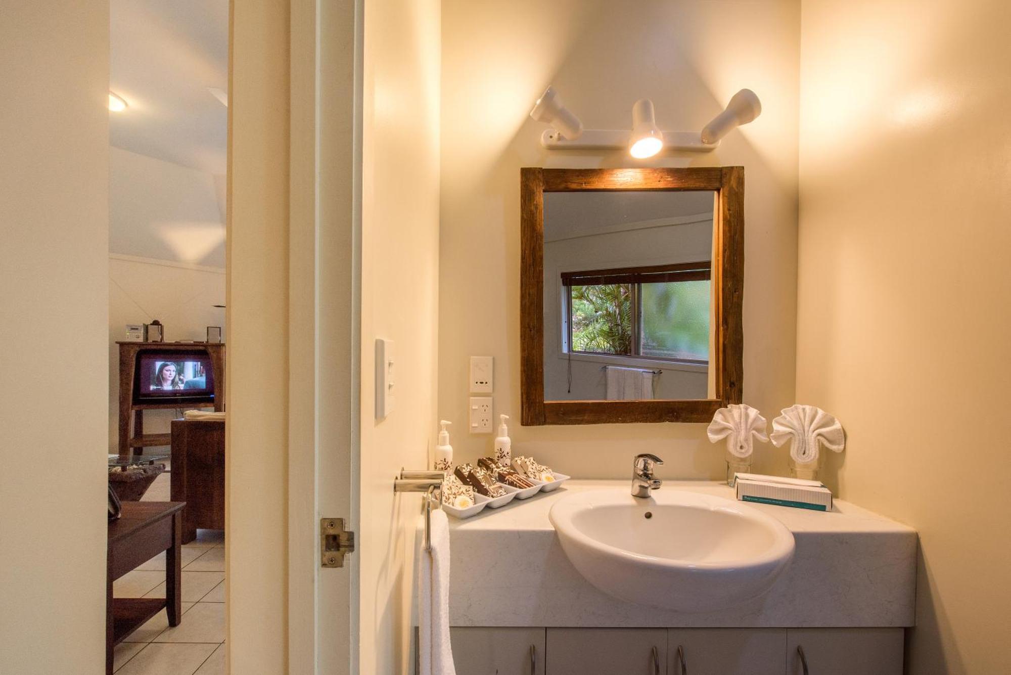 Crown Beach Resort & Spa (Adults Only) Đảo Đảo Rarotonga Ngoại thất bức ảnh